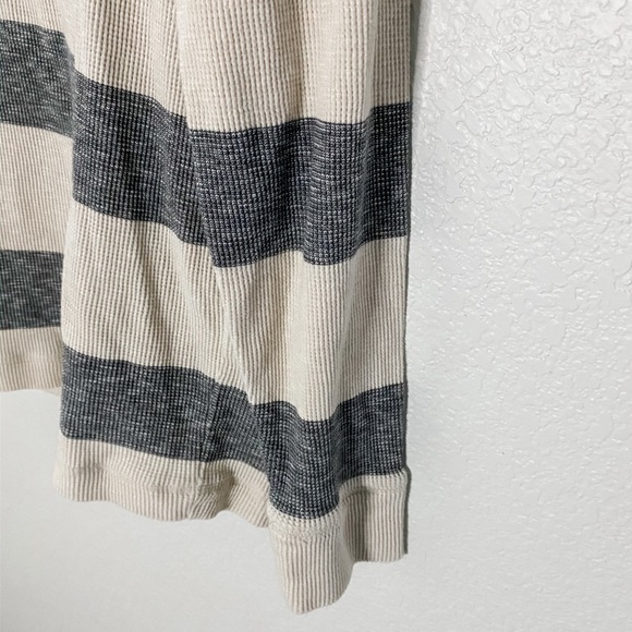 Banana Republic Men’s Off-White and Grey Sweater - Picture 6 of 7